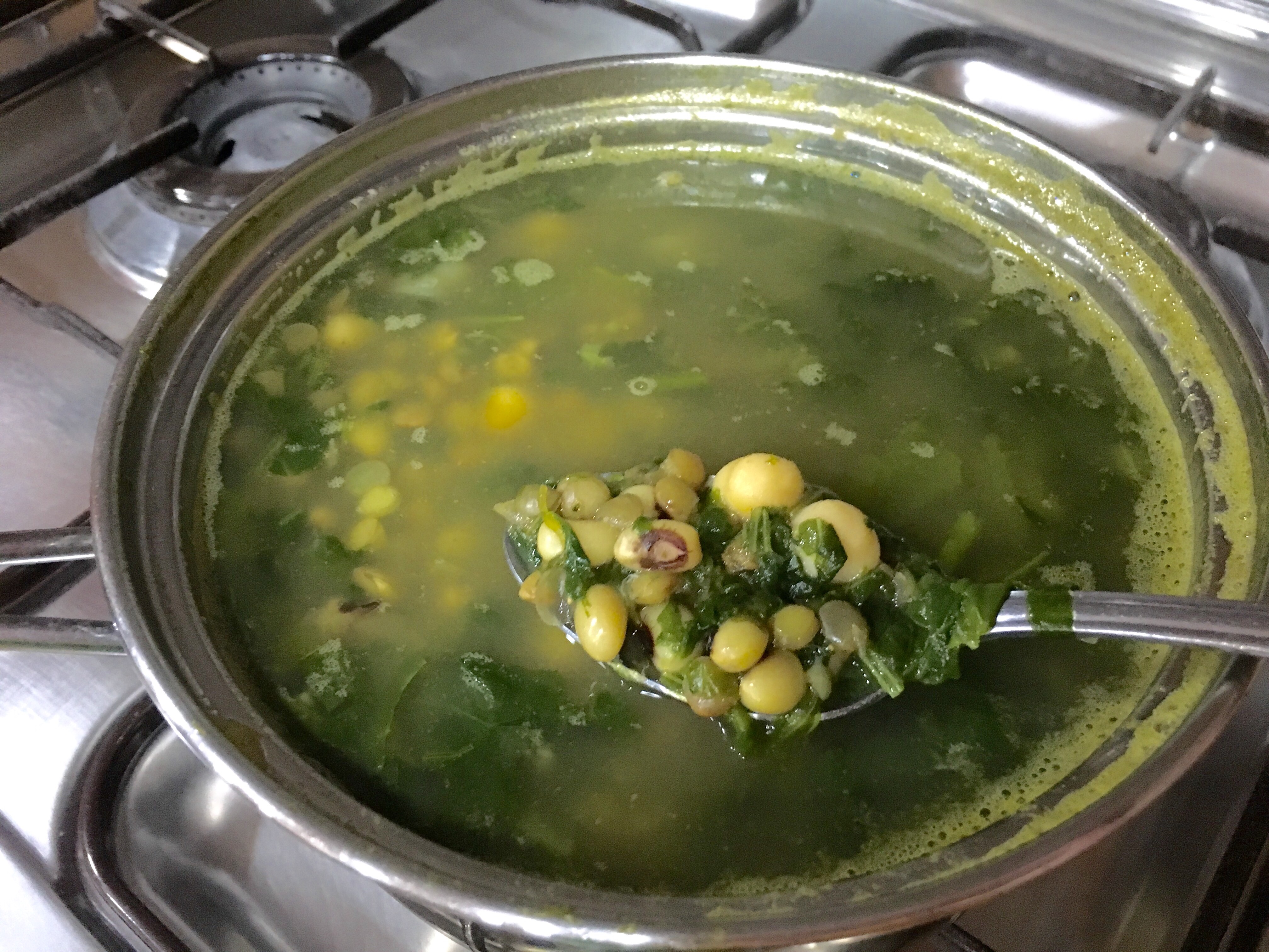 Вкусный рецепт маша. Маш суп. Суп из Маша. Постные супы с машем. Зелёный маш блюда.